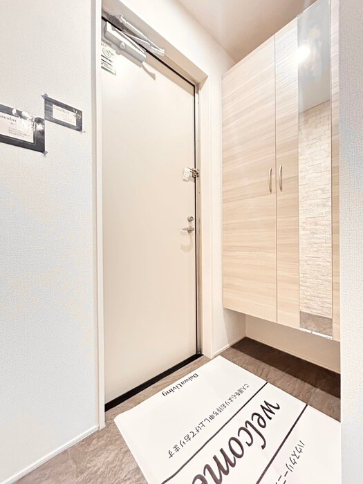 物件内観写真7　(玄関)