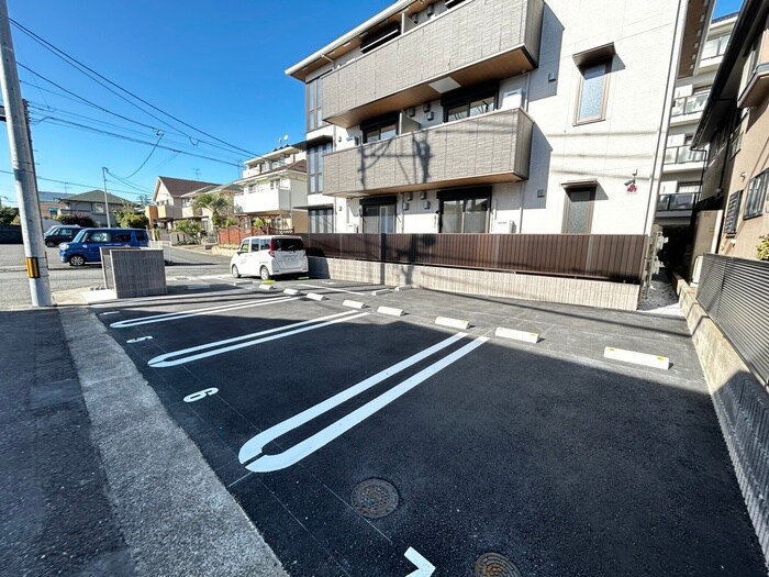 物件外観写真5　(駐車場)