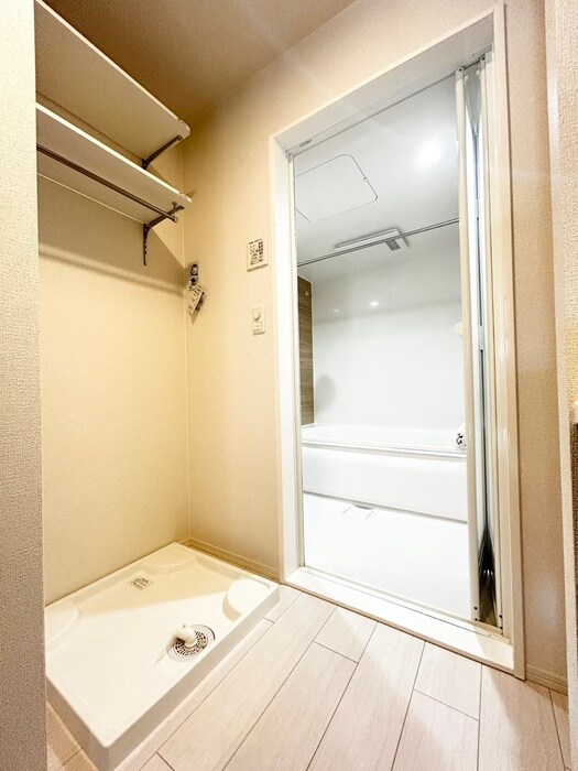 物件内観写真10　(洗濯機置場)