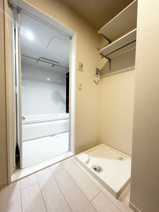 物件内観写真10　(洗濯機置場)