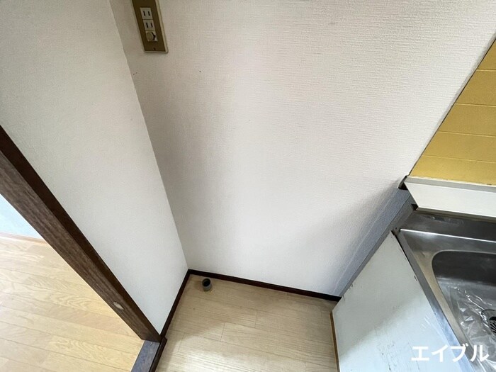 物件内観写真7　(洗濯機置場)