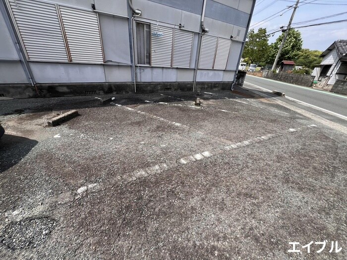 物件外観写真4　(駐車場)