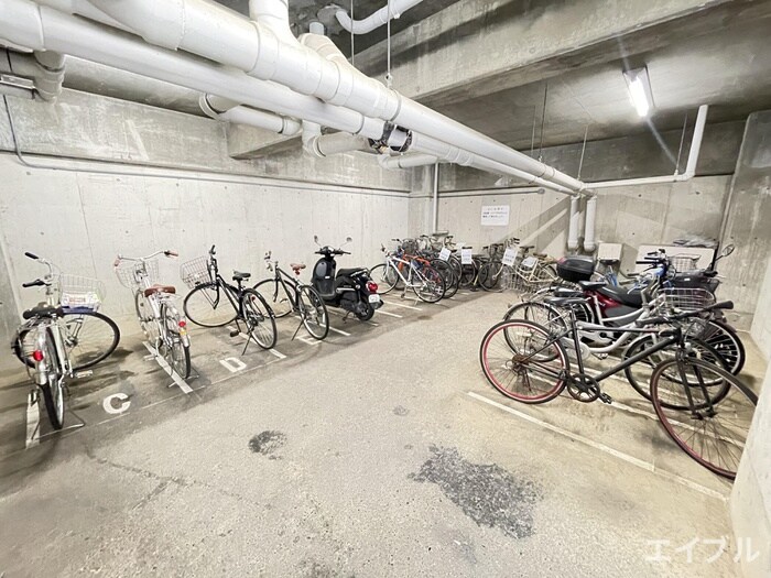 物件外観写真4　(駐輪場)