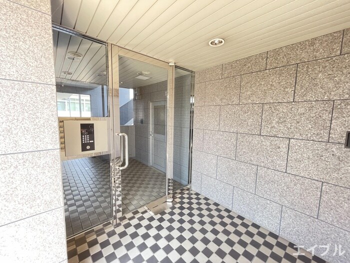 物件外観写真5　(エントランス部分)
