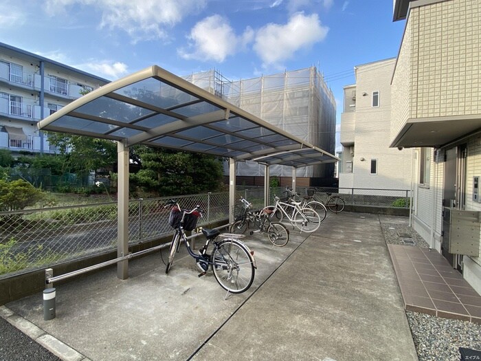 物件外観写真4　(駐輪場)