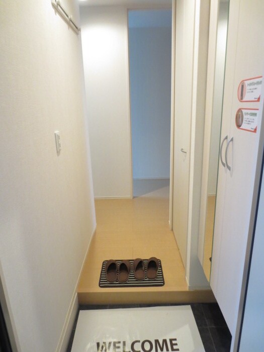 物件内観写真13　(玄関)