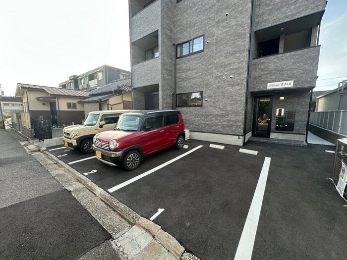 物件外観写真3　(駐車場)