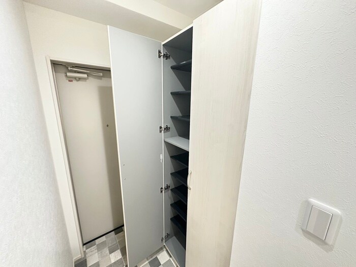 物件内観写真12　(玄関)