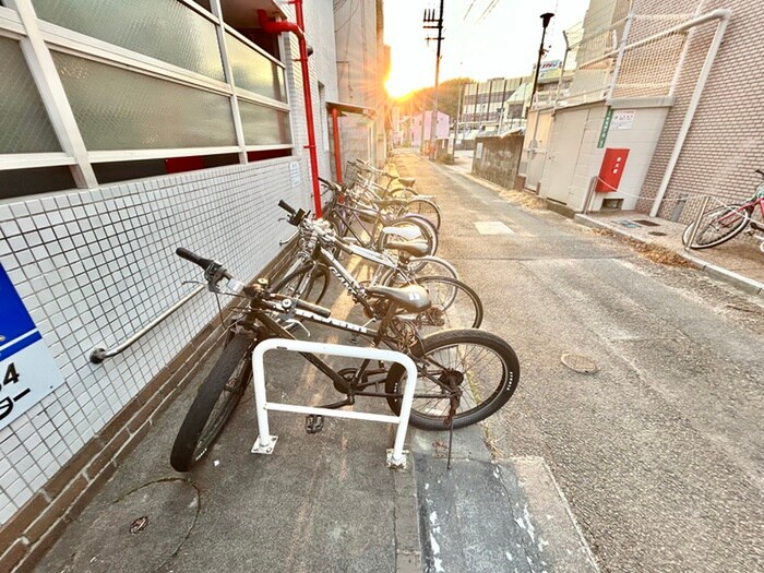 物件外観写真2　(駐輪場)
