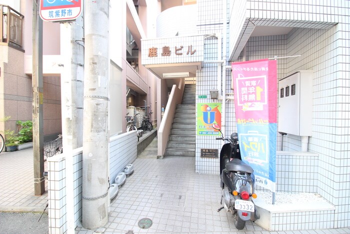 物件外観写真3　(エントランス部分)