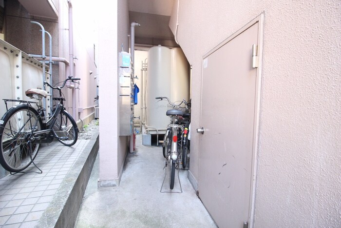 物件外観写真5　(駐輪場)