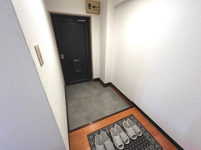 物件内観写真8　(玄関)