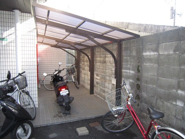 物件外観写真2　(駐輪場)