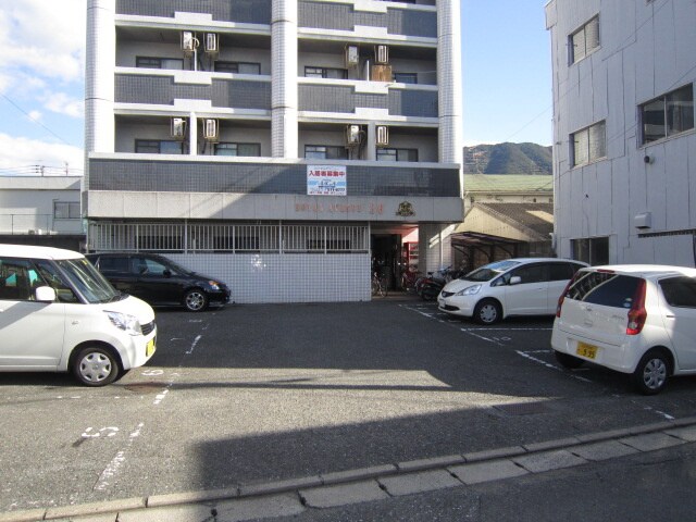 物件外観写真3　(駐車場)