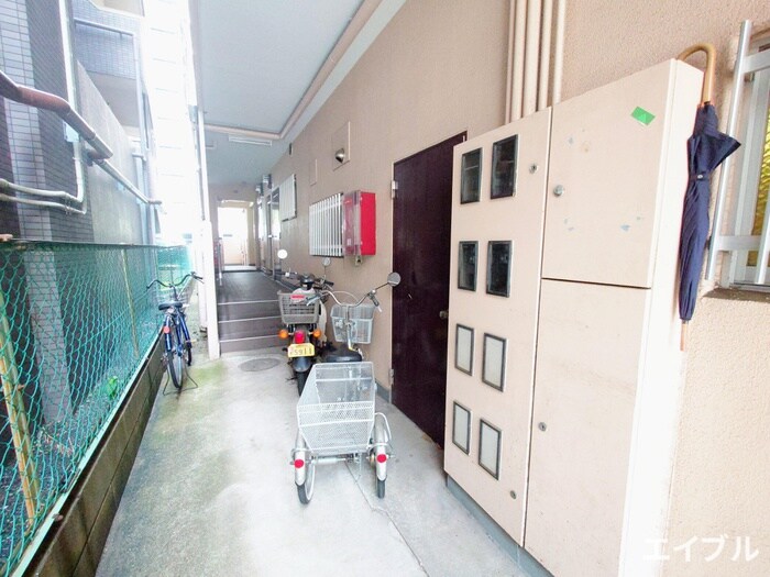 物件外観写真4　(駐輪場)