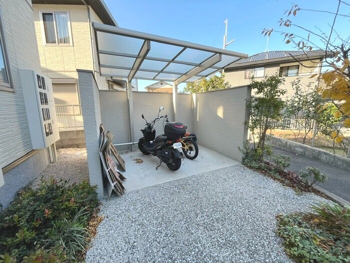 物件外観写真3　(駐輪場)