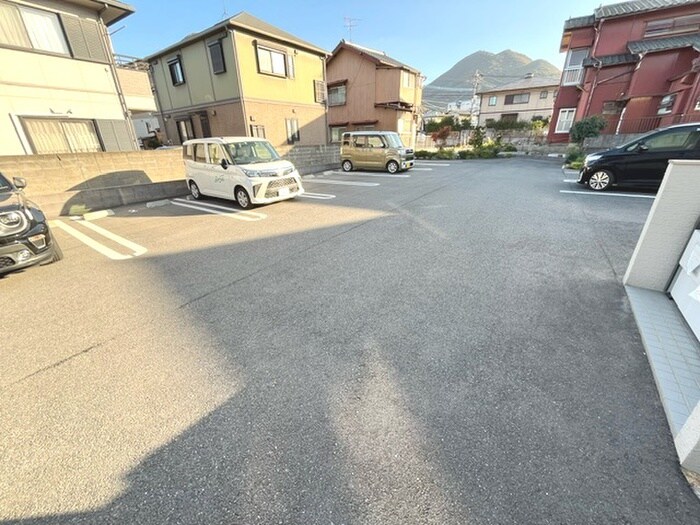 物件外観写真6　(駐車場)