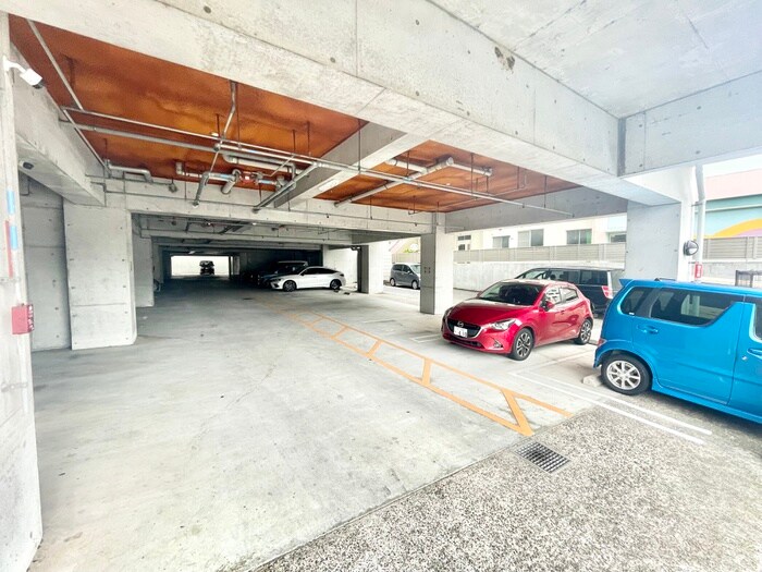 物件外観写真5　(駐車場)