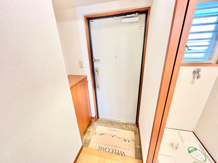物件内観写真17　(玄関)