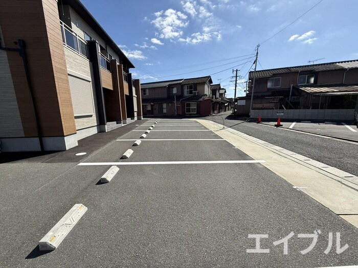 物件外観写真2　(駐車場)