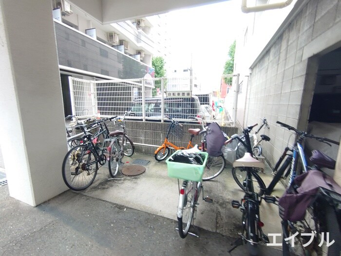 物件外観写真4　(駐輪場)