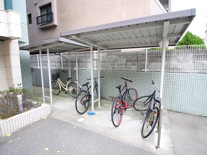 物件外観写真4　(駐輪場)