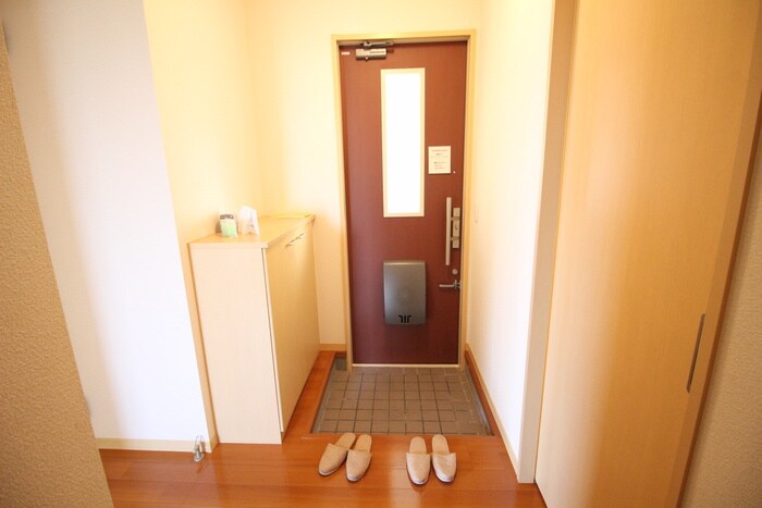 物件内観写真7　(玄関)