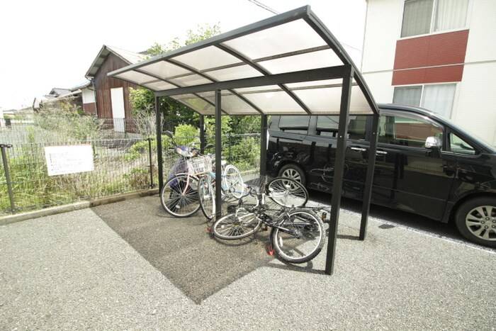 物件外観写真3　(駐輪場)