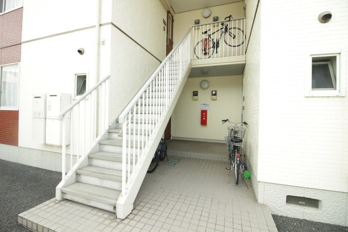 物件外観写真5　(エントランス部分)