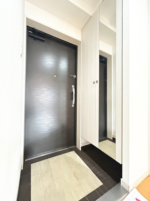 物件内観写真7　(玄関)