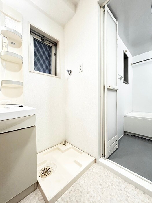 物件内観写真9　(洗濯機置場)