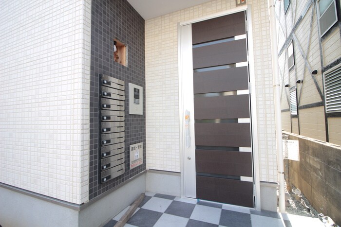物件外観写真3　(エントランス部分)