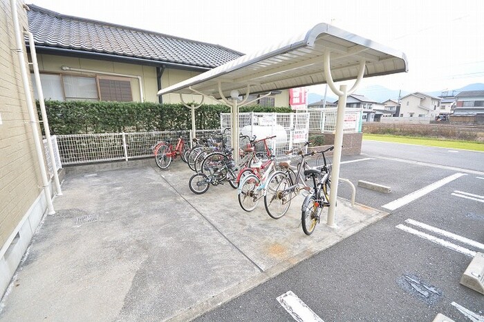 物件外観写真3　(駐輪場)