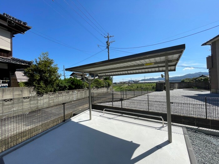 物件外観写真3　(駐輪場)