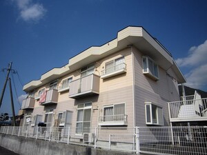 ファミ－ル湯川３外観写真