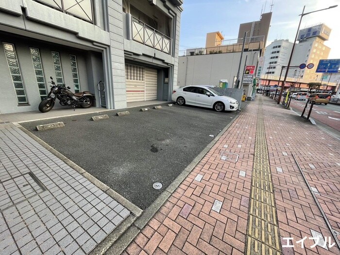 物件外観写真2　(駐車場)