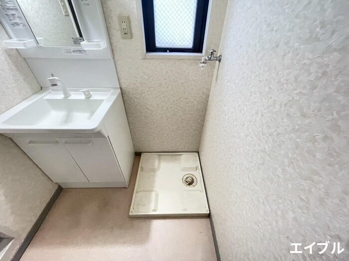 物件内観写真10　(洗濯機置場)