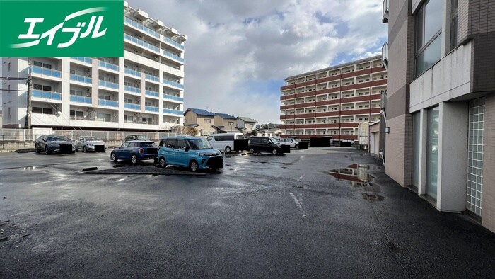 物件外観写真2　(駐車場)
