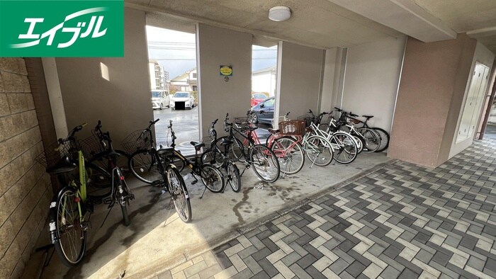 物件外観写真3　(駐輪場)