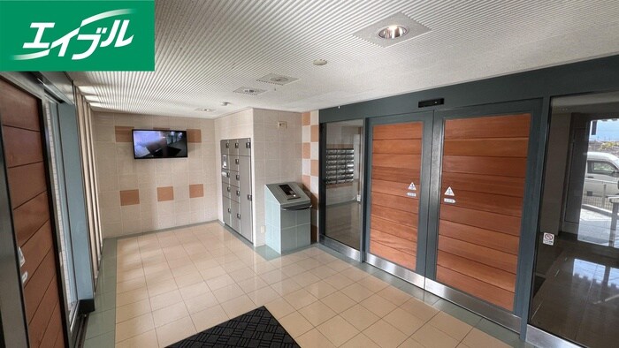 物件外観写真4　(エントランス部分)