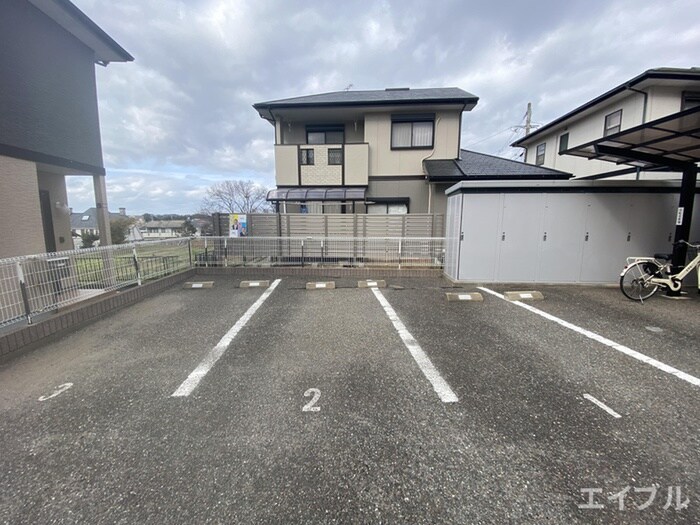 物件外観写真4　(駐車場)