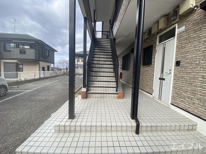 物件外観写真5　(エントランス部分)