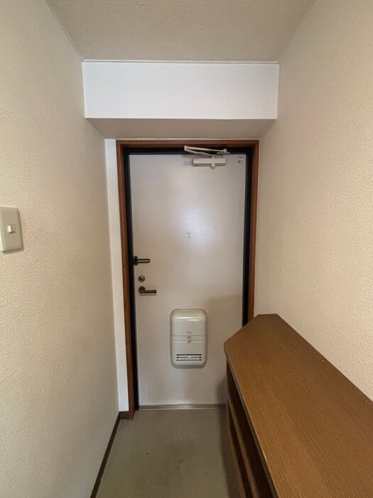 物件内観写真13　(玄関)