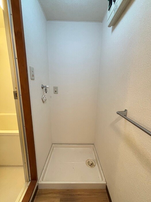 物件内観写真17　(洗濯機置場)