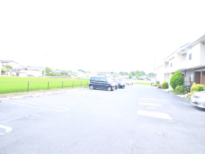 物件外観写真3　(駐車場)