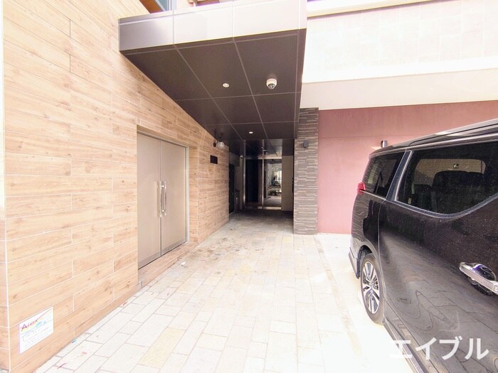 物件外観写真2　(エントランス部分)
