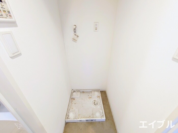 物件内観写真11　(洗濯機置場)