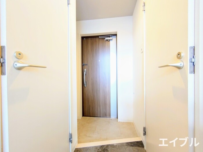 物件内観写真14　(玄関)