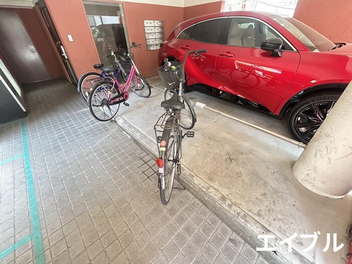 物件外観写真4　(駐輪場)