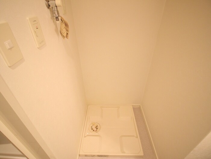 物件内観写真14　(洗濯機置場)